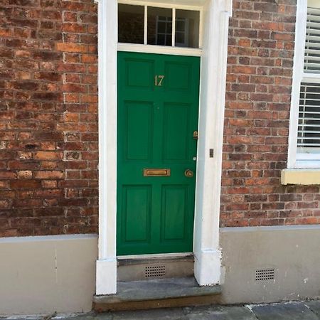 18Th Century Townhouse In Chester City Centreヴィラ エクステリア 写真