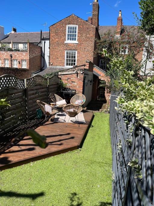 18Th Century Townhouse In Chester City Centreヴィラ エクステリア 写真