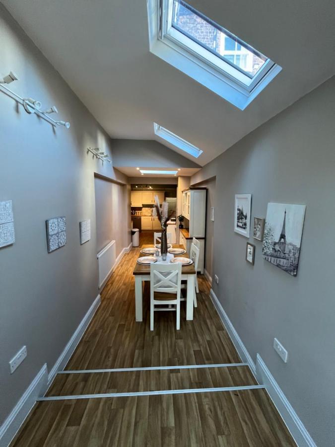 18Th Century Townhouse In Chester City Centreヴィラ エクステリア 写真