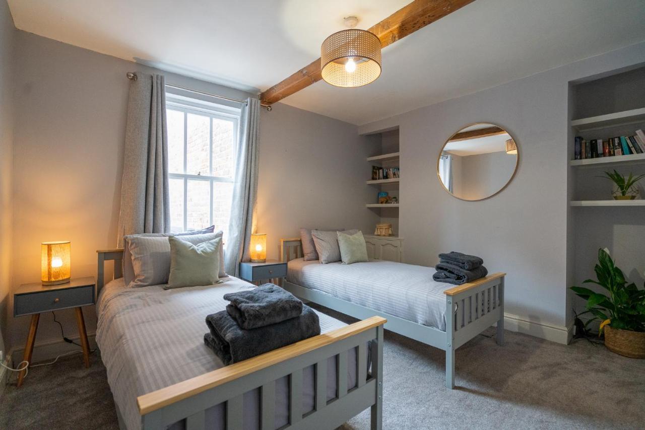 18Th Century Townhouse In Chester City Centreヴィラ エクステリア 写真